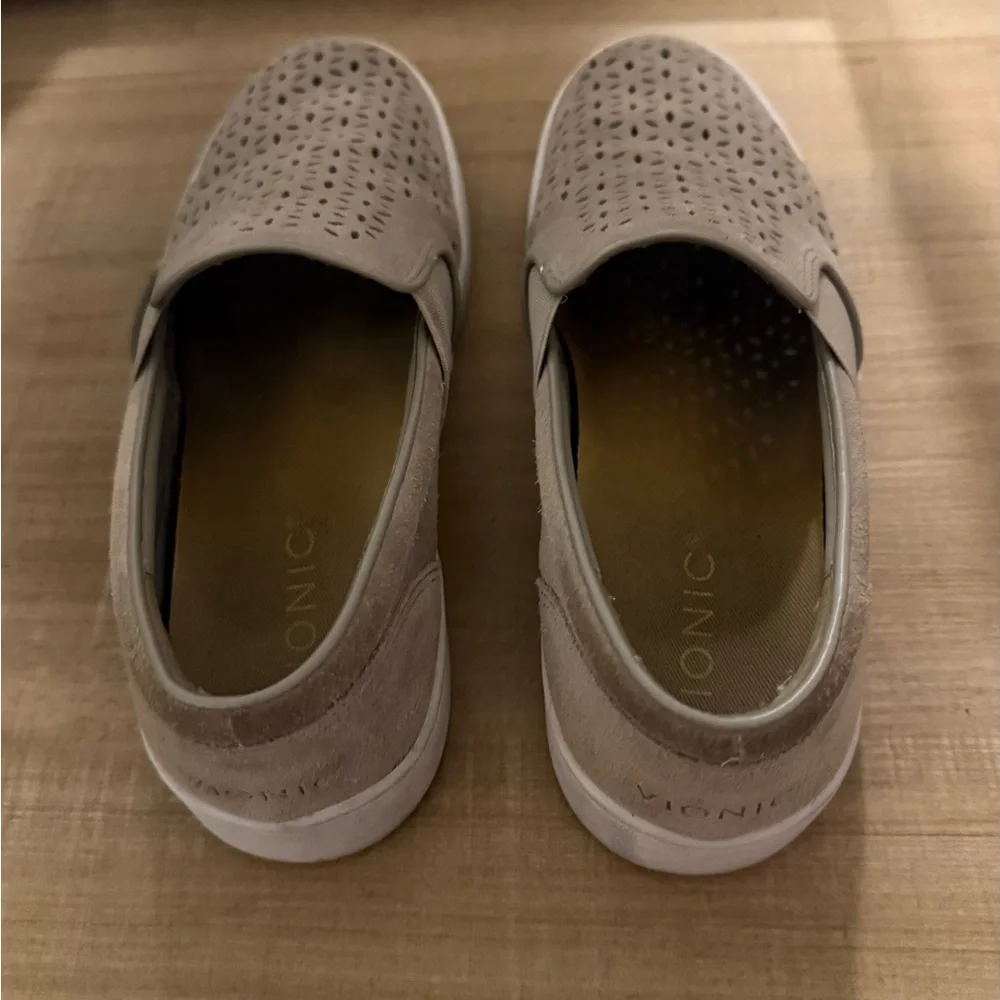 Vionic Kani Perforated Slip-On Sneaker Women Size 6.5 - Picture 3 of 6